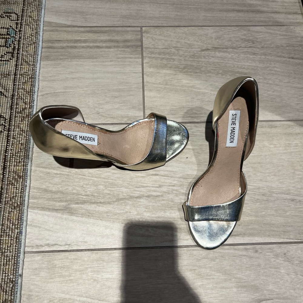 Steve Madden Gold Heels Elegant Metallic Sandals - Picture 2 of 2